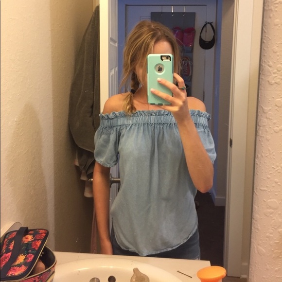 T.J.Maxx Tops - Off the shoulder top 💕